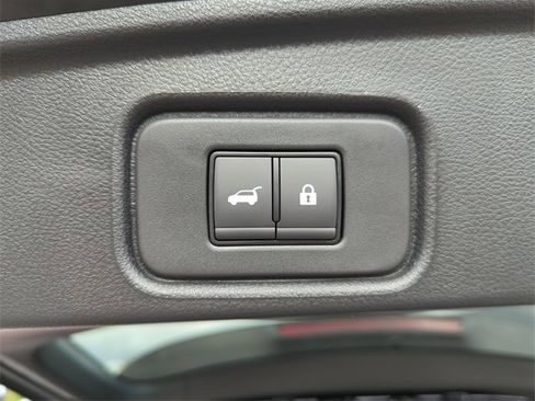 New 2025 Nissan Pathfinder SL image 15