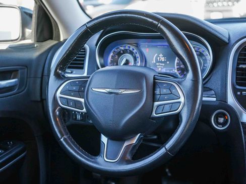 Used 2021 Chrysler 300 Touring image 13