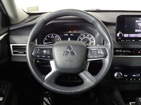 Used 2022 Mitsubishi Outlander ES image 21