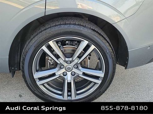 Used 2019 Volvo XC60 T5 Momentum w/ Premium Package image 16