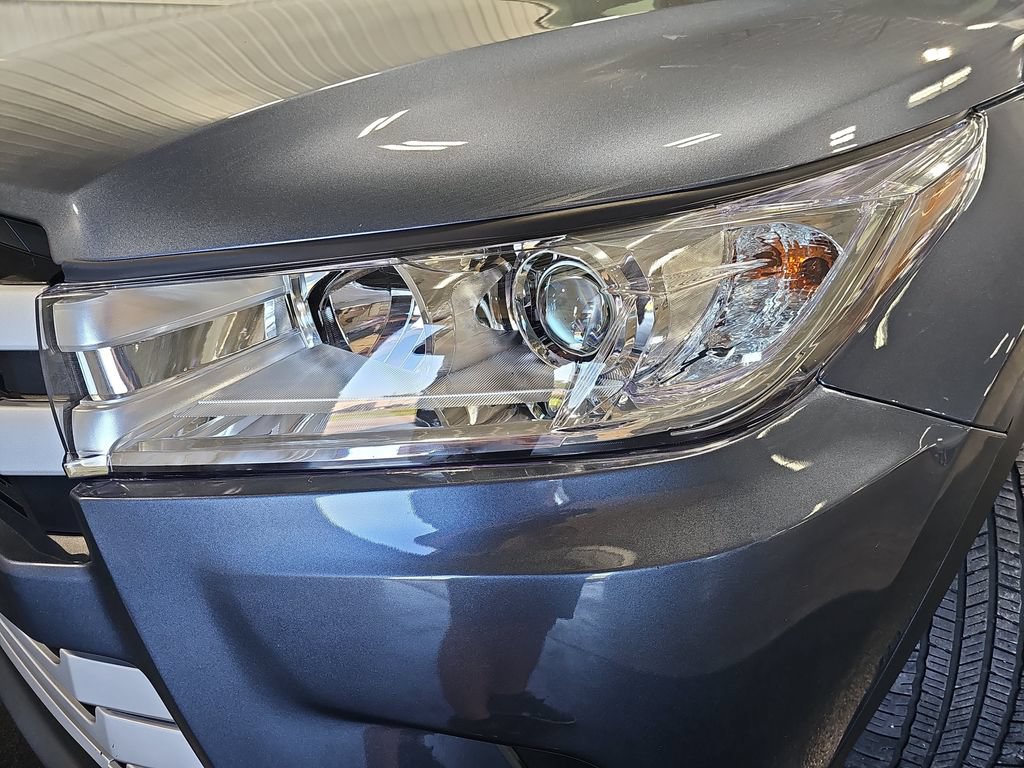 Used 2018 Toyota Highlander Plus w/ Carpet Mat Package (TMS) AWD/4WD image 33