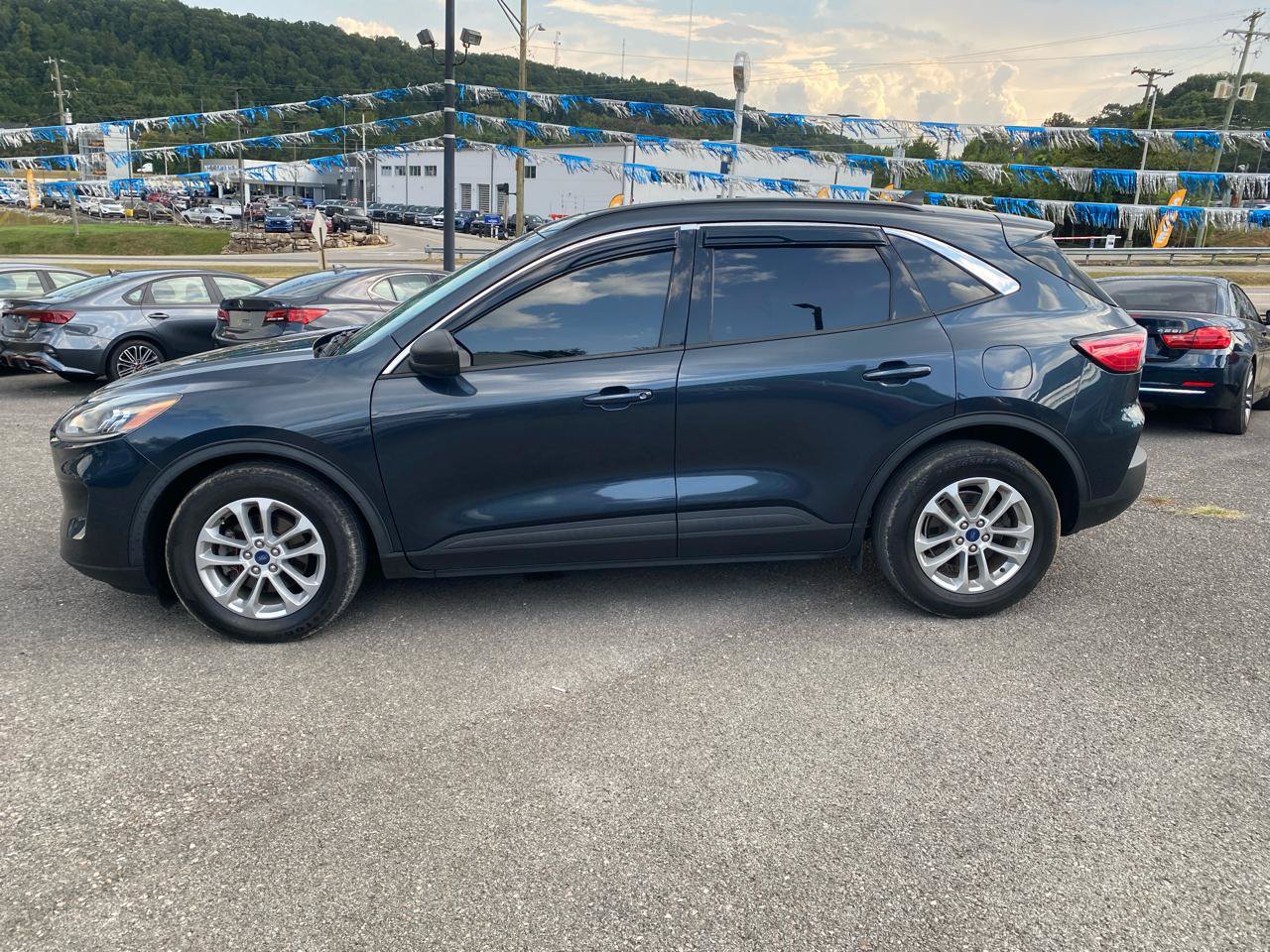 Used 2022 Ford Escape SE w/ Convenience Package FWD image 4