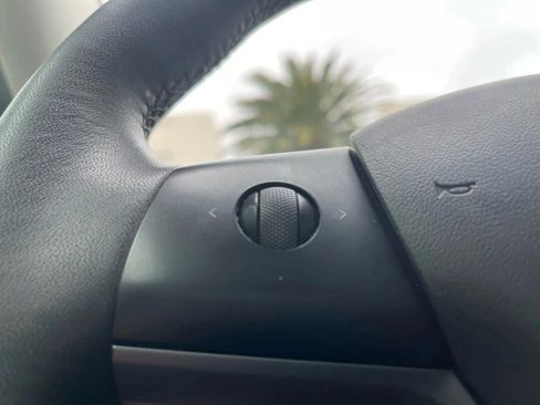 Used 2023 Tesla Model 3 Standard Range image 22