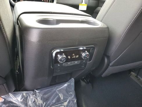 New 2026 GMC Yukon Elevation image 16