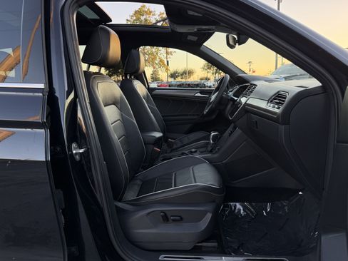 Used 2022 Volkswagen Tiguan SEL R-Line image 28