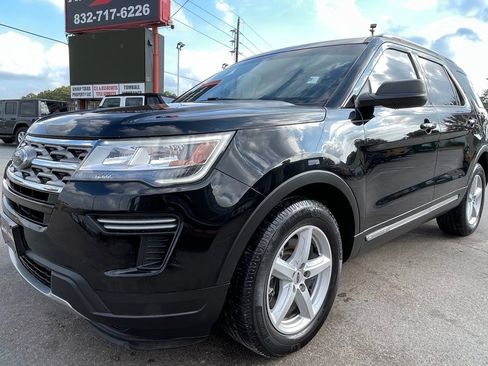 Used 2018 Ford Explorer XLT FWD image 4