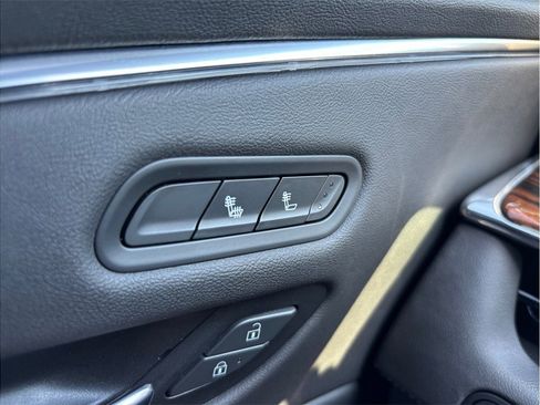 Used 2022 Cadillac Escalade ESV Luxury RWD image 36