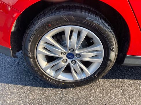 Used 2012 Ford Focus SEL w/ SEL/Titanium Winter Pkg FWD image 28