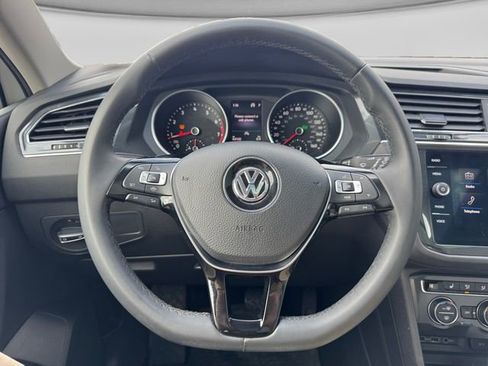 Used 2020 Volkswagen Tiguan SE w/ Panoramic Sunroof Package image 13