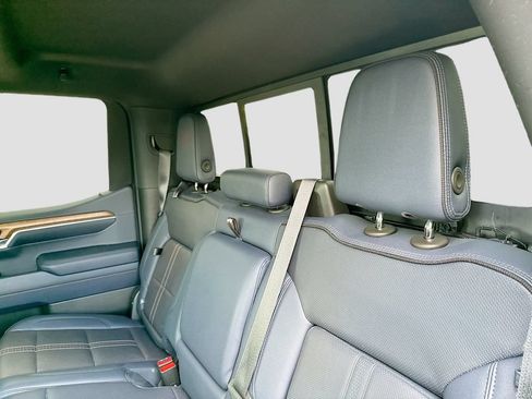 Used 2022 Chevrolet Silverado 1500 High Country w/ High Country Premium Package AWD/4WD image 25