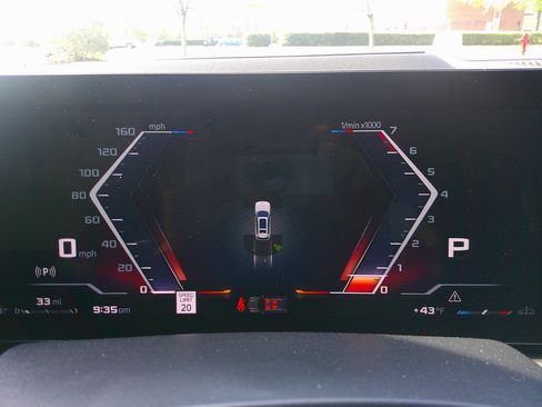 Used 2025 BMW X7 M60i w/ Climate Comfort Package image 21