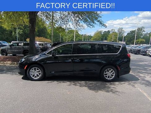 Used 2025 Chrysler Voyager LX FWD image 2