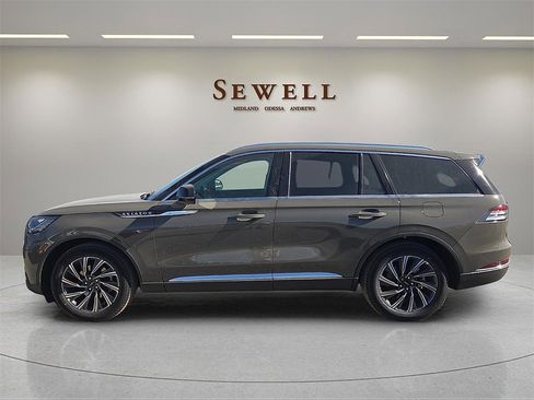 New 2026 Lincoln Aviator 2WD image 2