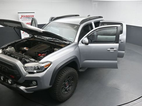 Used 2021 Toyota Tacoma TRD Off-Road AWD/4WD image 26