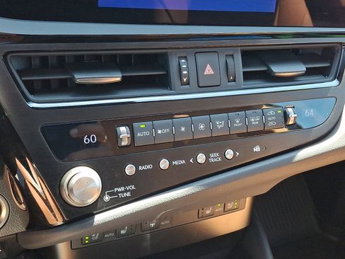 Certified 2025 Lexus ES 300h w/ Premium Package FWD image 18