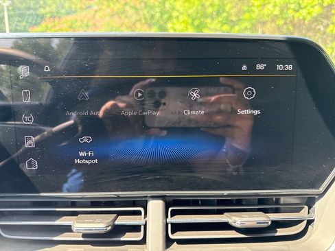 Used 2025 Chevrolet Trax LT FWD image 17