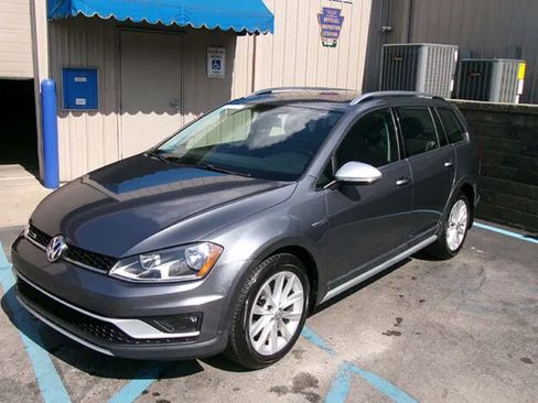 Used 2017 Volkswagen Golf Alltrack AWD/4WD image 3