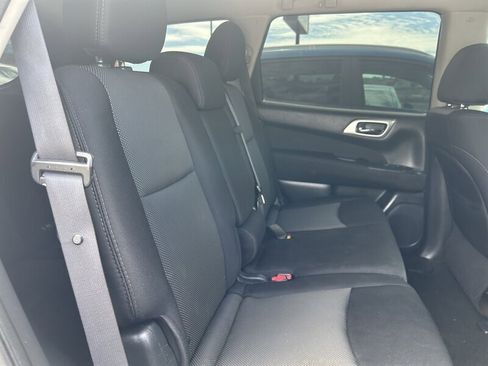 Used 2017 Nissan Pathfinder S image 36