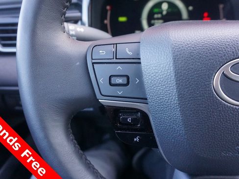 Used 2025 Toyota Camry LE w/ Convenience Package image 4