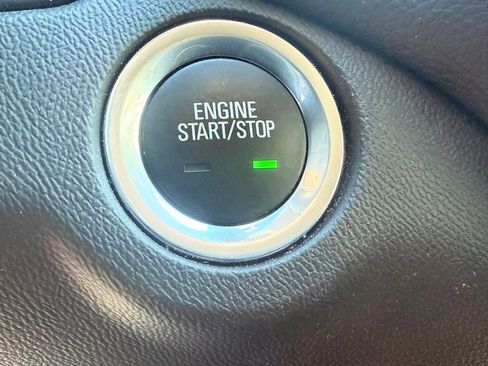 Used 2020 Chevrolet Equinox LT image 19