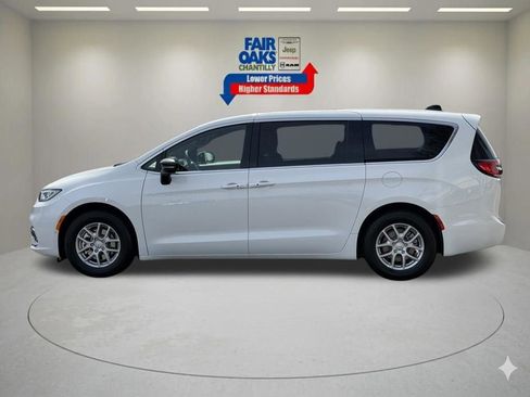 New 2026 Chrysler Pacifica Select FWD image 9