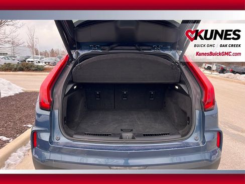 Used 2025 Cadillac XT4 Premium Luxury image 8