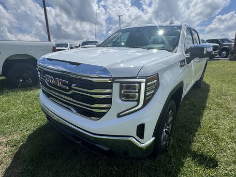 Used 2025 GMC Sierra 1500 SLT AWD/4WD image 2