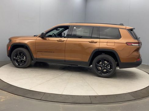 New 2026 Jeep Grand Cherokee L Limited AWD/4WD image 2