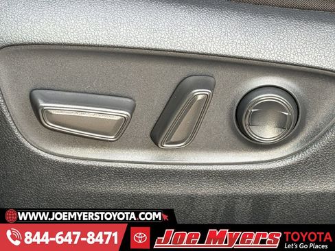 Used 2025 Toyota RAV4 XLE image 28