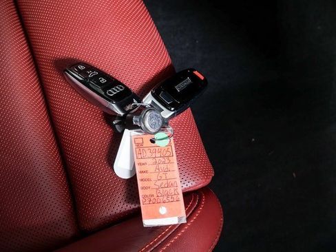 Used 2023 Audi e-tron GT Prestige image 37