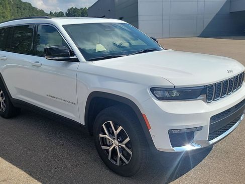 Certified 2025 Jeep Grand Cherokee L Limited w/ Luxury Tech Group II AWD/4WD image 31