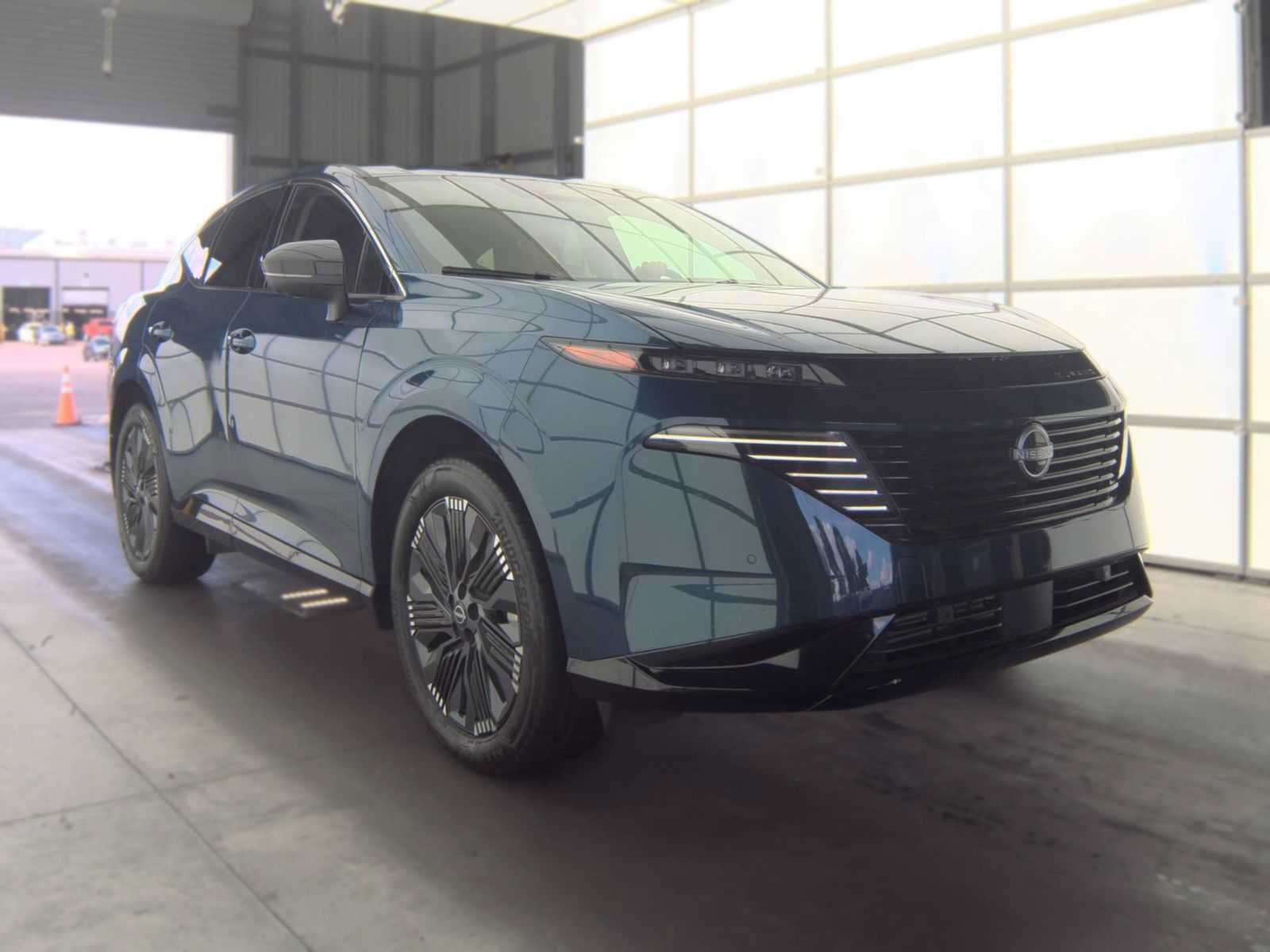 Used 2025 Nissan Murano Platinum w/ Cargo Package AWD/4WD image 2