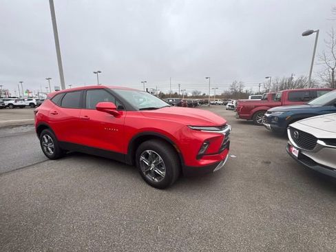 Used 2023 Chevrolet Blazer LT image 3