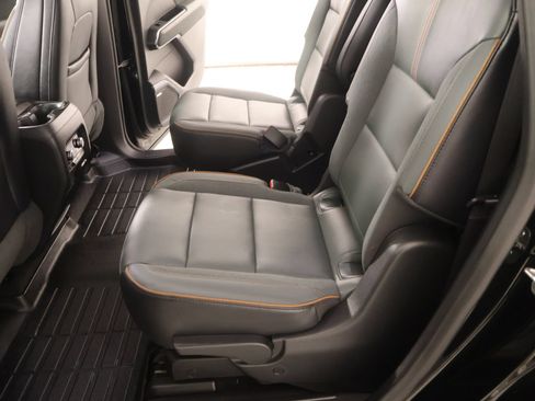 Used 2024 GMC Acadia AT4 w/ Luxury Package AWD/4WD image 13