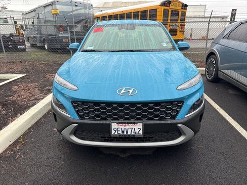 Used 2023 Hyundai Kona SE image 2