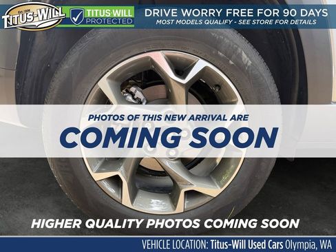 Used 2024 Chevrolet Trax LT w/ Sunroof Package FWD image 5