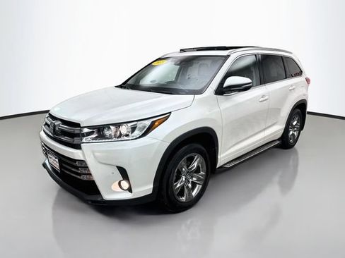 Used 2018 Toyota Highlander Limited Platinum AWD/4WD image 3