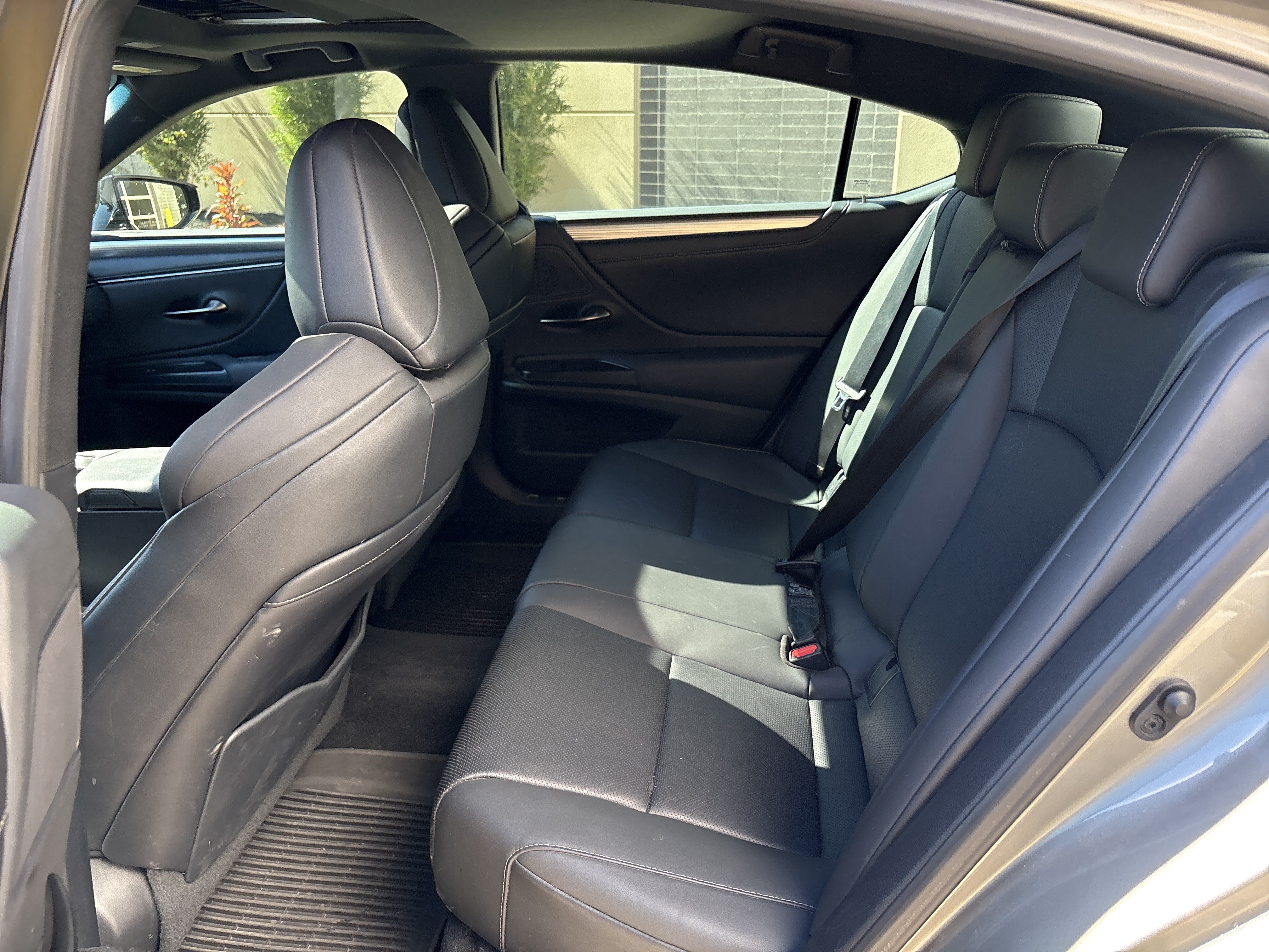 Used 2020 Lexus ES 350 F Sport w/ Accessory Package FWD image 17
