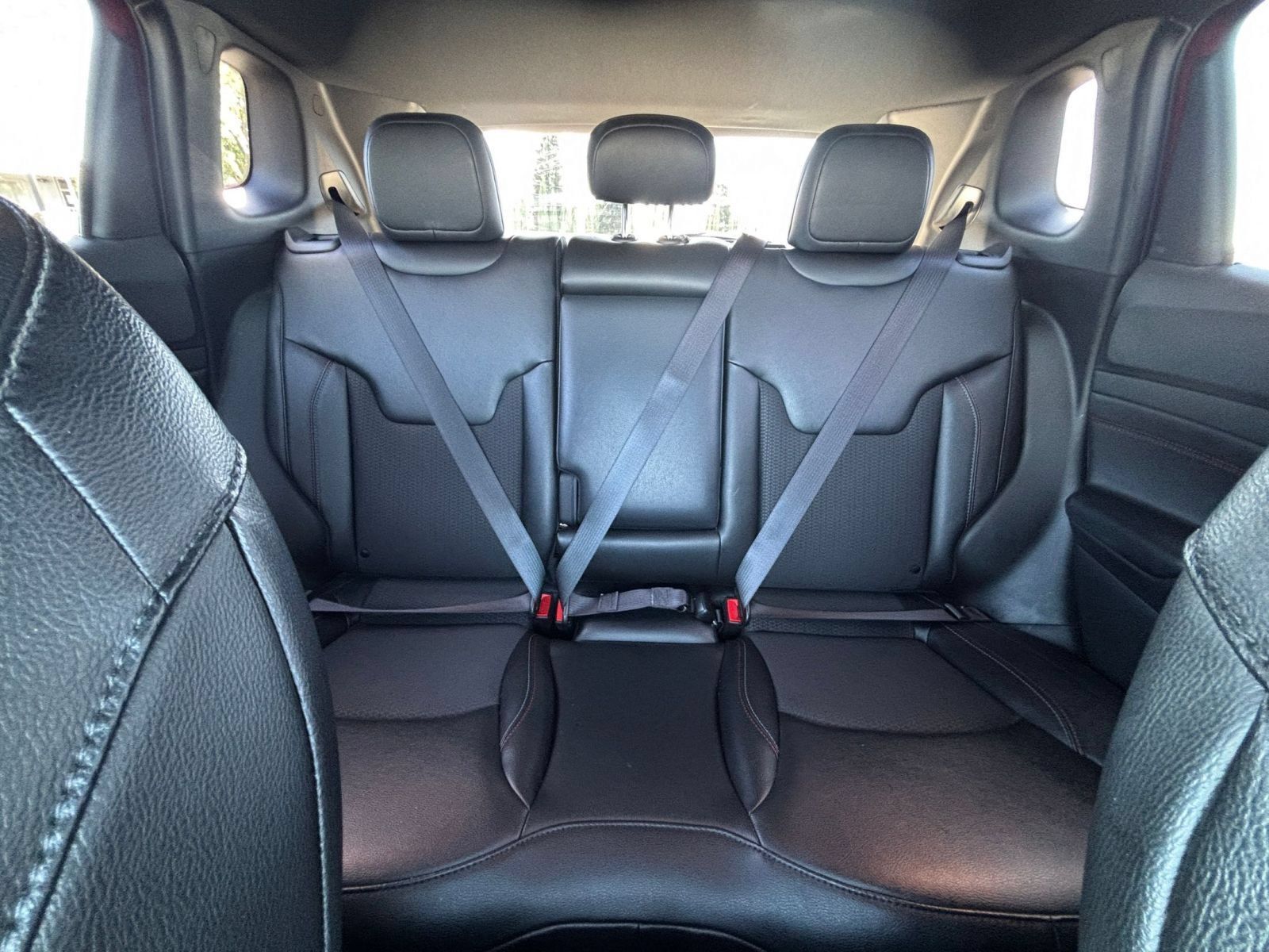 Used 2025 Jeep Compass Trailhawk AWD/4WD image 36