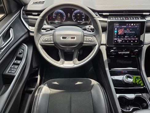 Used 2023 Jeep Grand Cherokee L Laredo RWD image 17