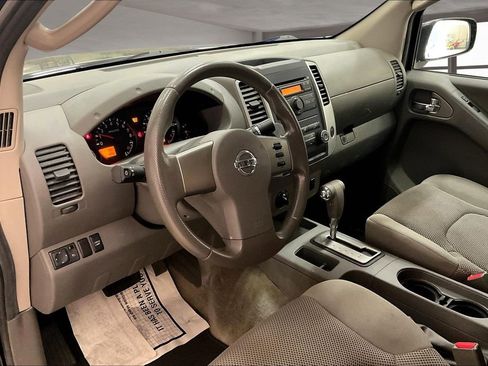 Used 2011 Nissan Frontier SV AWD/4WD image 8