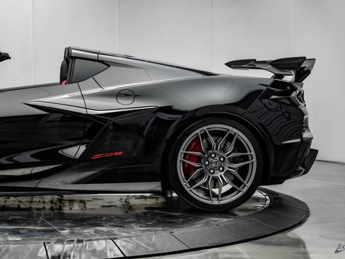 Used 2024 Chevrolet Corvette Z06 w/ Stealth Interior Trim Package RWD image 11