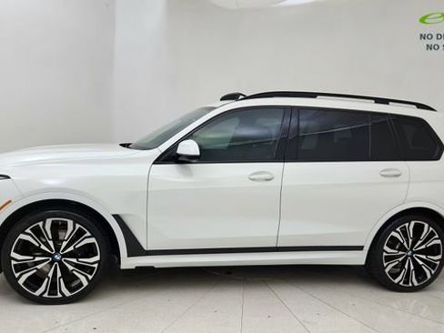 Used 2024 BMW X7 xDrive40i w/ M Sport Package AWD/4WD image 3