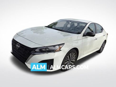Used 2025 Nissan Altima 2.5 SV FWD image 1