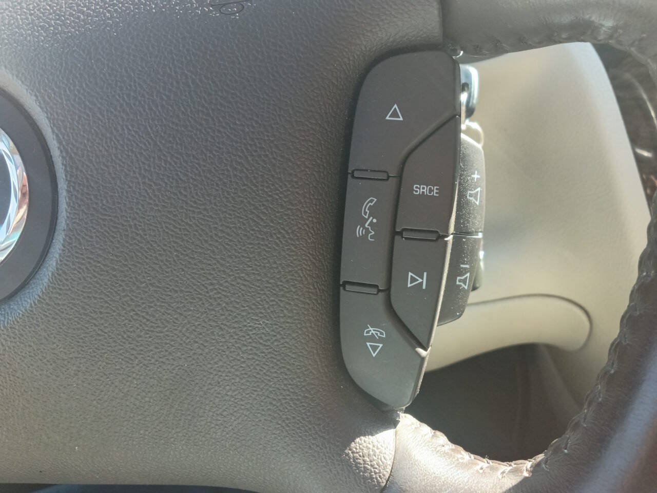 Used 2010 Cadillac DTS Luxury FWD image 21