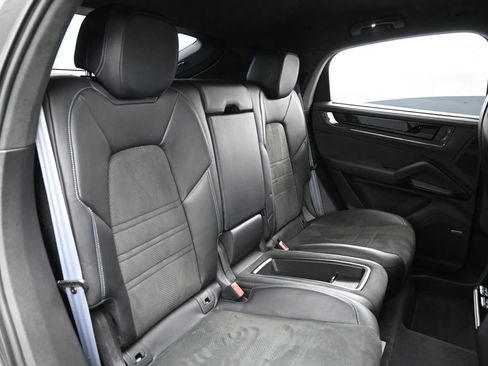 Certified 2024 Porsche Cayenne Turbo GT AWD/4WD image 27