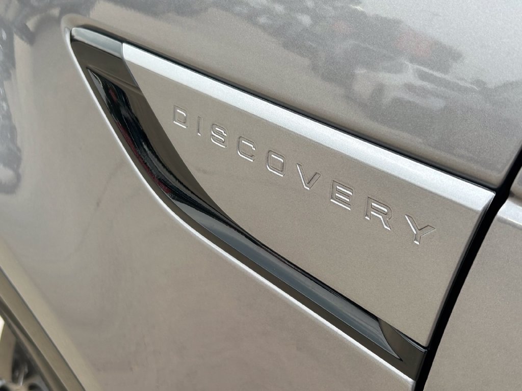 Used 2024 Land Rover Discovery Dynamic SE AWD/4WD image 16