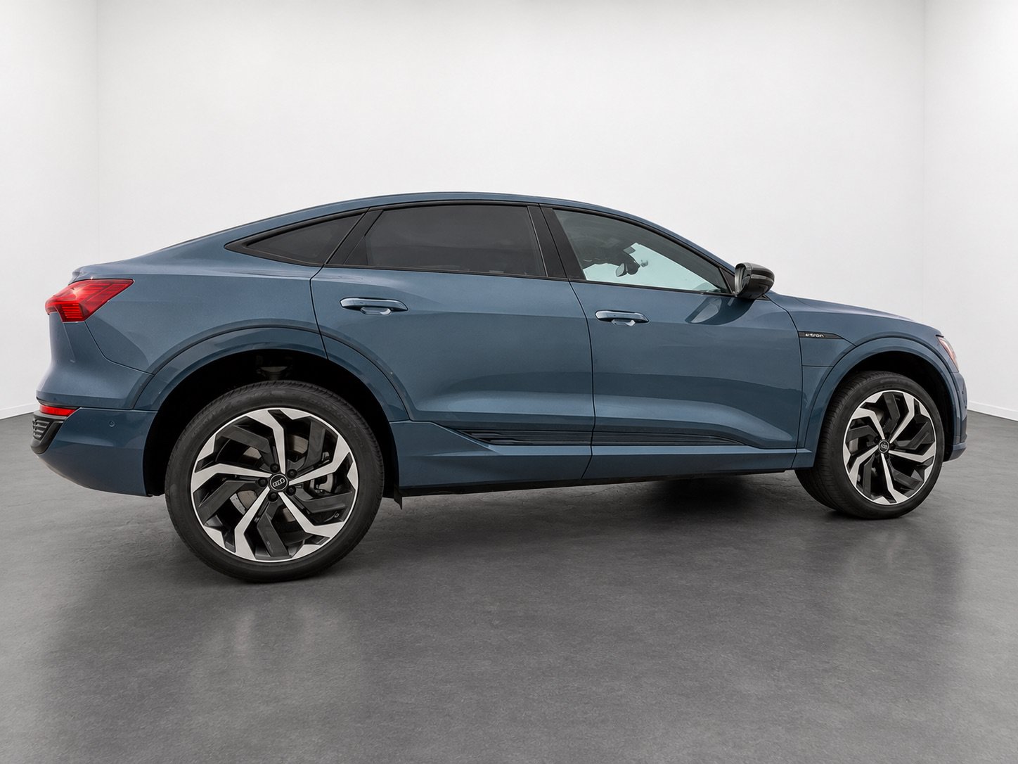 Used 2024 Audi Q8 e-tron Premium Plus w/ Premium Plus Package AWD/4WD image 5