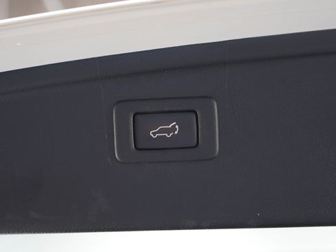 Used 2016 Subaru Outback 2.5i Limited AWD/4WD image 18