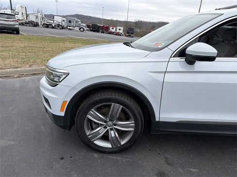 Used 2018 Volkswagen Tiguan SEL Premium image 9